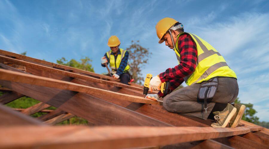 Professional gutter cleaning in Spragueville, IA